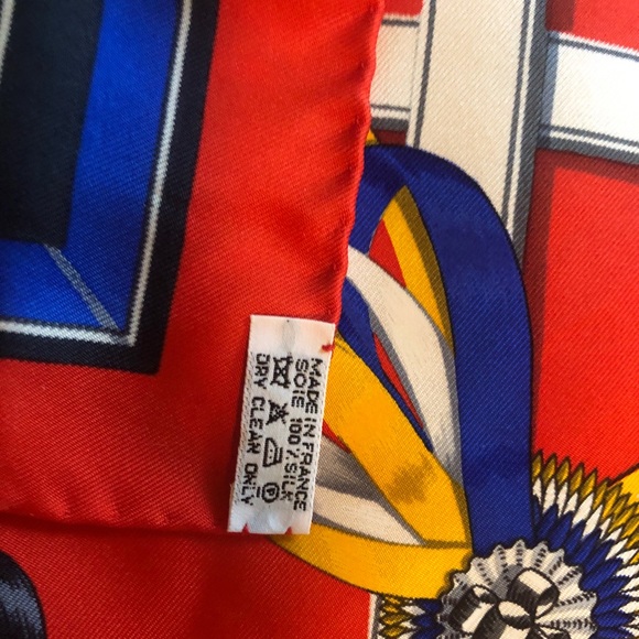 Hermes Scarf from Paris (REAS OFFERS ENTERTAINED) - Picture 4 of 7